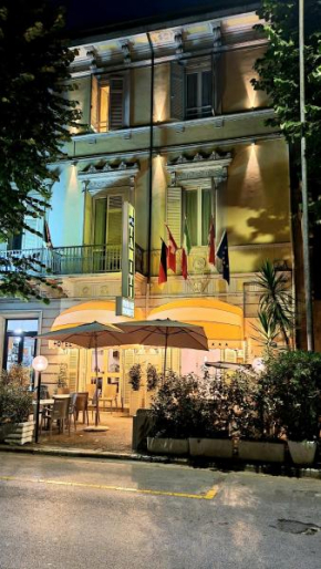 Гостиница Hotel Tahiti  Виареджо